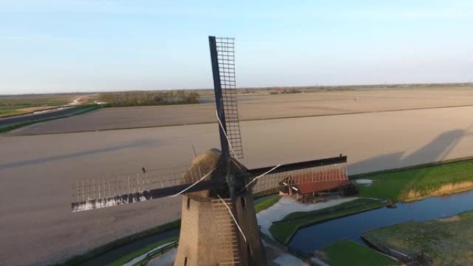 荷兰风车，无人驾驶飞机向上移动，后场开阔，下载最多