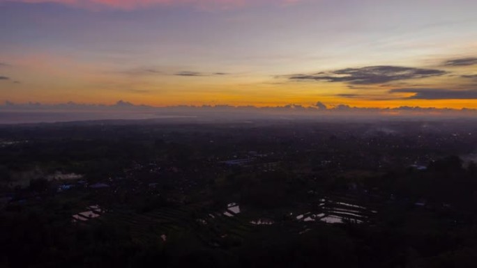 日落天空夜光巴厘岛村庄景观空中延时全景4k印度尼西亚