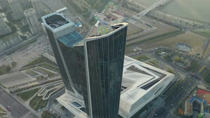 日落时间南京市著名国际青年文化中心塔楼空中俯拍全景4k中国