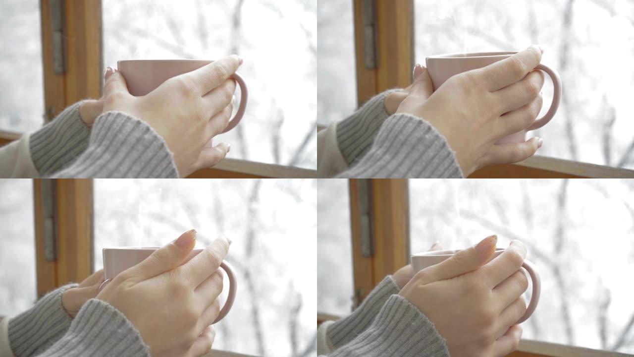 一个女孩手中的一杯芳香咖啡，冬日