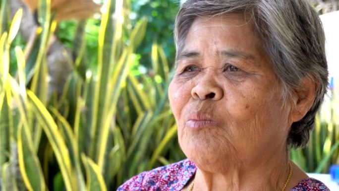 亚洲老妇人采访镜头讲话的成年女性乡村农村