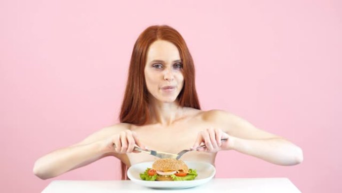 快乐的红发厌食症女孩即将打破饮食。依赖性