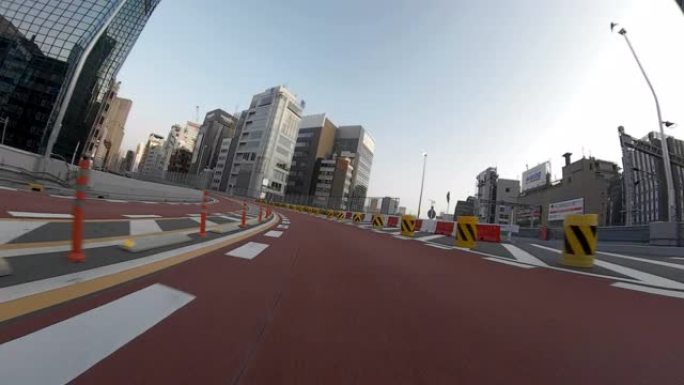 在高速公路上行驶/后视/黄昏