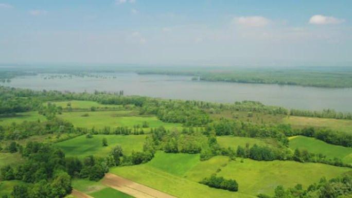 克罗地亚Lonjsko polje自然公园，从空气、全景、农田和春季洪水泛滥