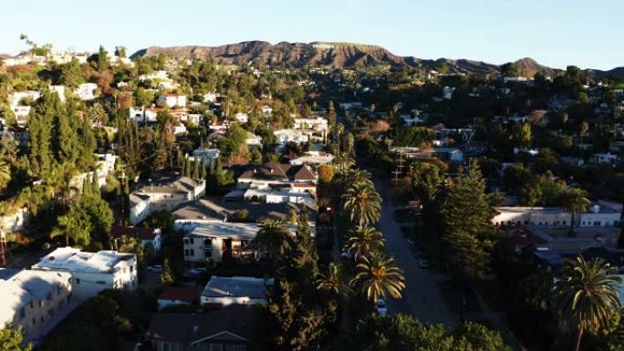 好莱坞标志的天线洛杉矶加州棕榈树