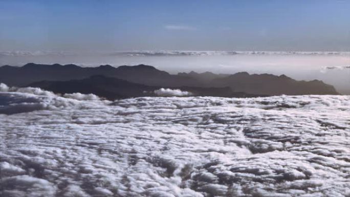 天空中的云和山脉2-4K