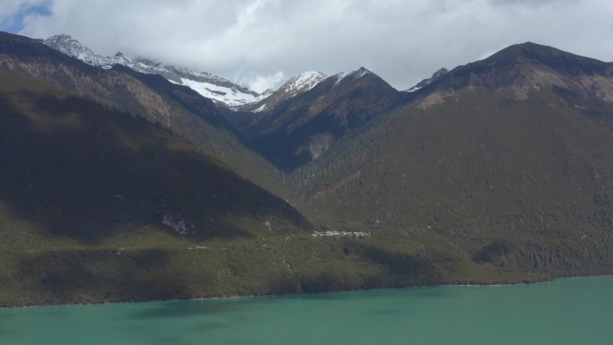 湖泊 圣湖 东方瑞士 航拍西藏林芝巴松措
