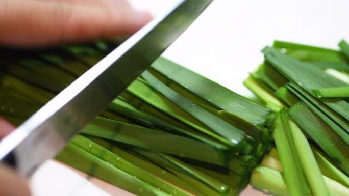 切割韭菜制作健康