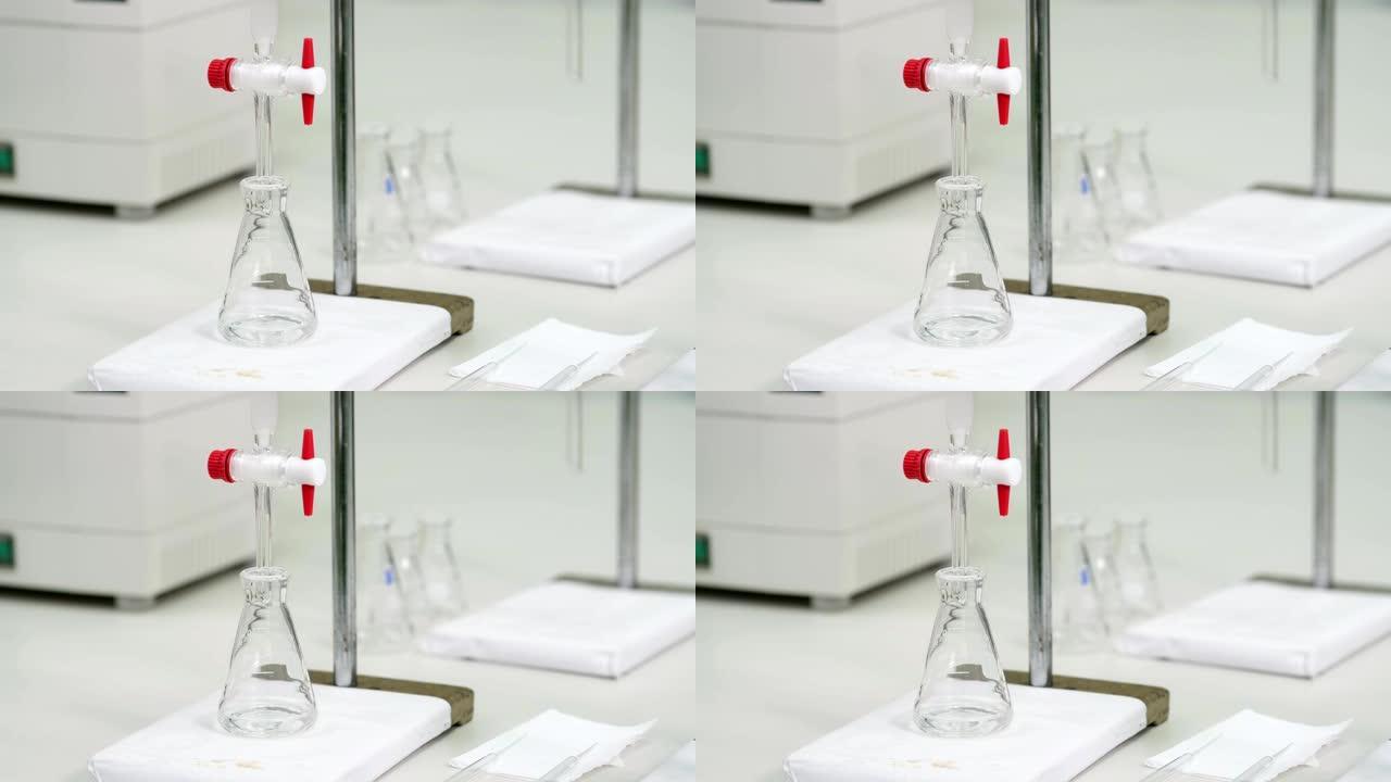 柱色谱分离技术，用溶剂洗脱玻璃柱中的样品