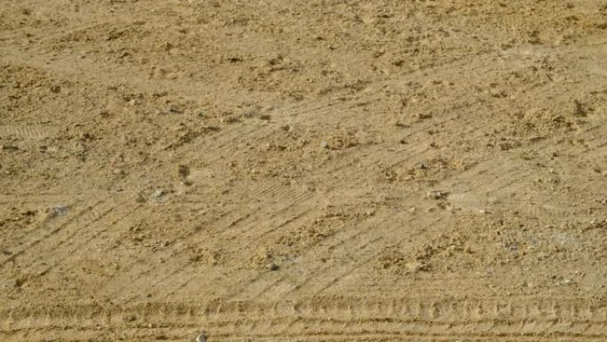 自然界中的黄壤类型，一个人在土壤上的足迹，在土壤中的足迹，