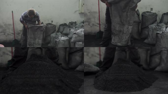 手工工人在工厂仓库清空装满椰子木炭的水烟袋