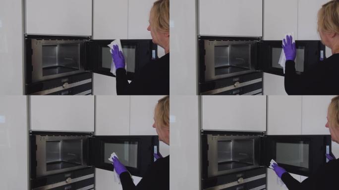 厨房清洁微波炉的女人