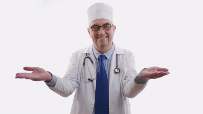 微笑的女医生的肖像对她在医院走廊上的工作感到满意。医学、技术、保健和人民、医院的概念