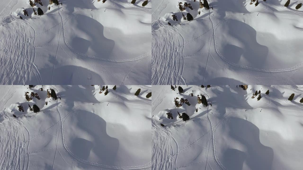 雪地上滑雪道的鸟瞰图
