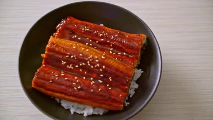 日本鳗鱼与饭碗或Unagi don烤制-日本美食风格