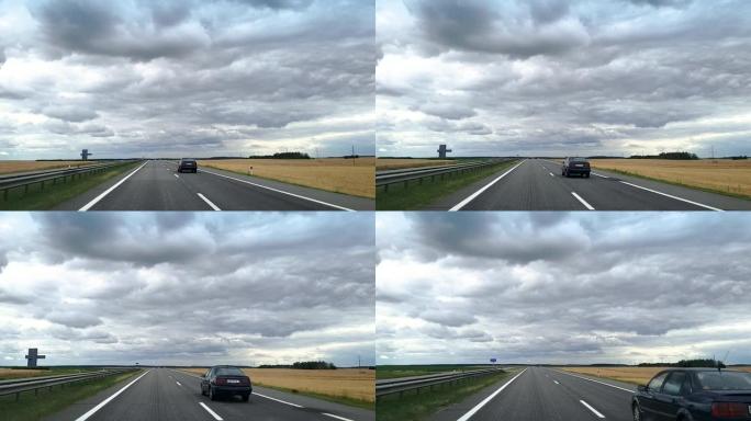 白俄罗斯。维捷布斯克。04.07.2019。穿过一辆汽车的挡风玻璃拍摄，该汽车沿着白俄罗斯的高速公路