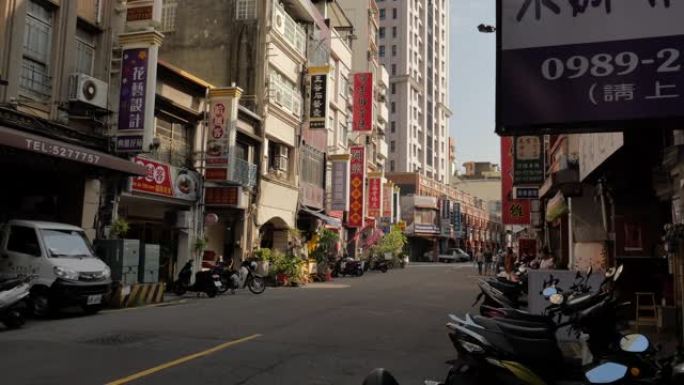 台湾新竹市城隍庙附近的当地街景