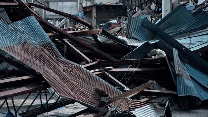 日本福岛-03/11/2011: 海啸后仅剩废墟的仓库被毁
