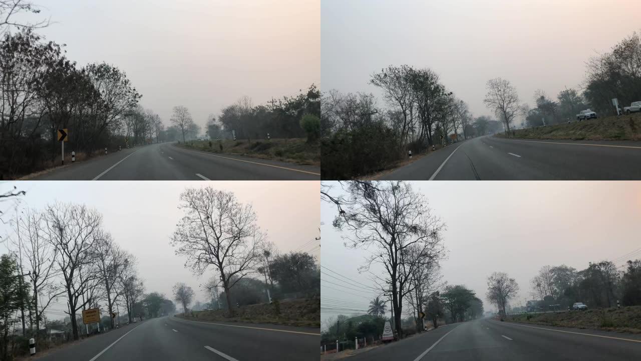 Phayao-Thaoland，2020年3月18日。烟雾路。拍摄从南邦到Prayao省道的一条被烟