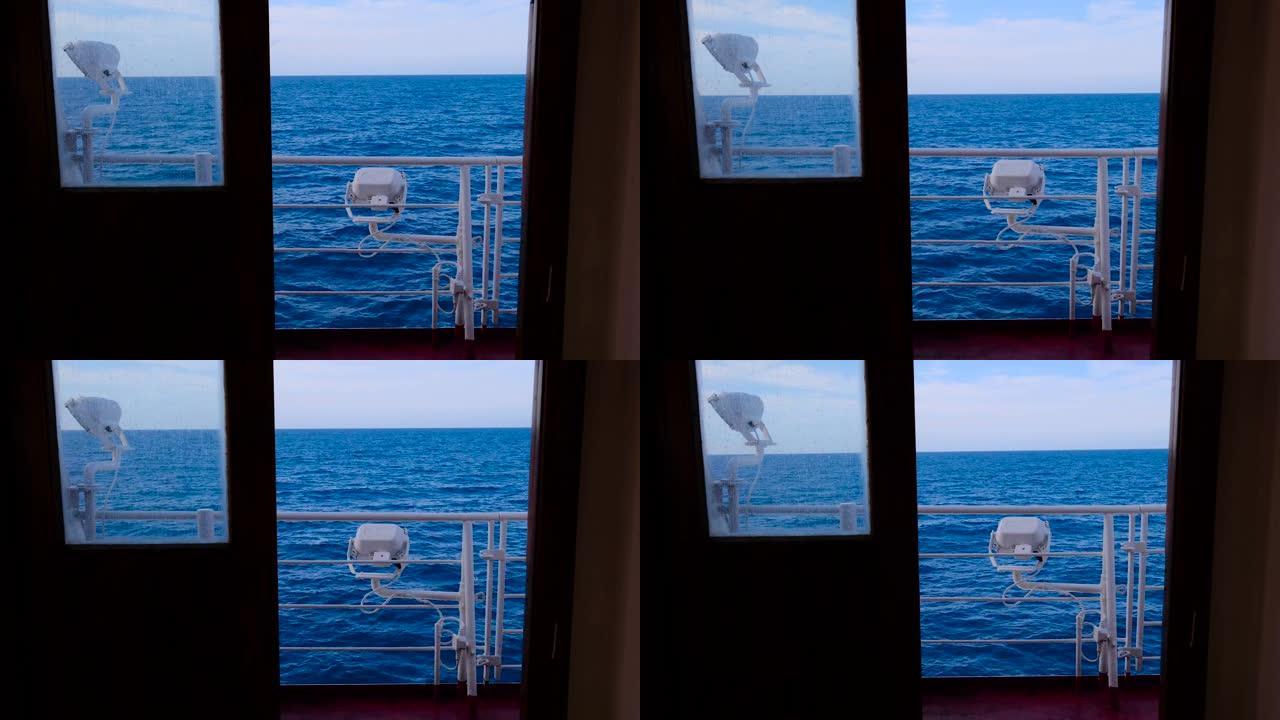 从渡船窗户看海景