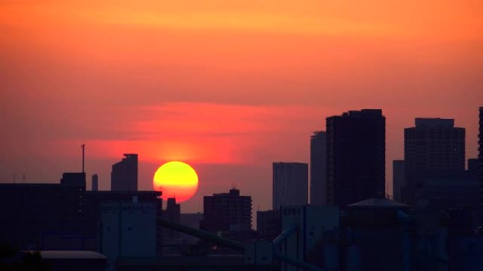 日落/延时时城市天际线的轮廓