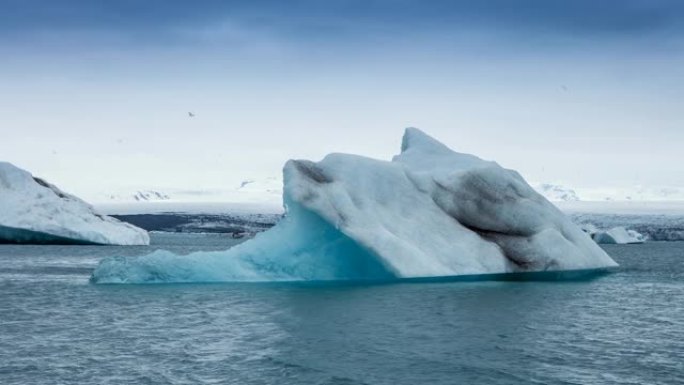 冰岛，Jokulsarlon泻湖，美丽的寒冷景观4k冰岛冰川泻湖湾的延时。4K Timelaspe