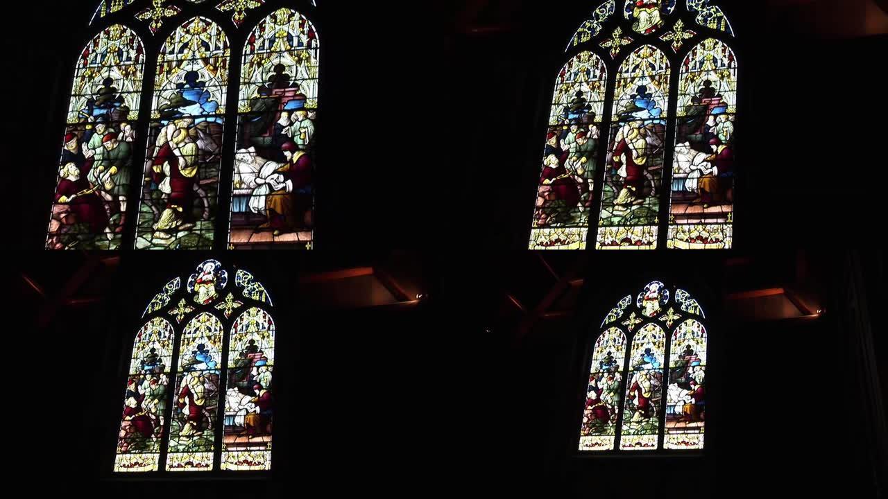 彩色玻璃教堂窗户