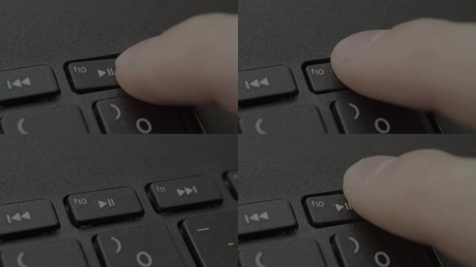 手指按下键盘上的 “播放暂停” 按钮