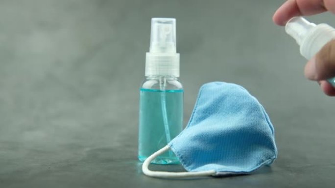 消毒剂喷雾和蓝色面膜可防止黑色背景下的流感