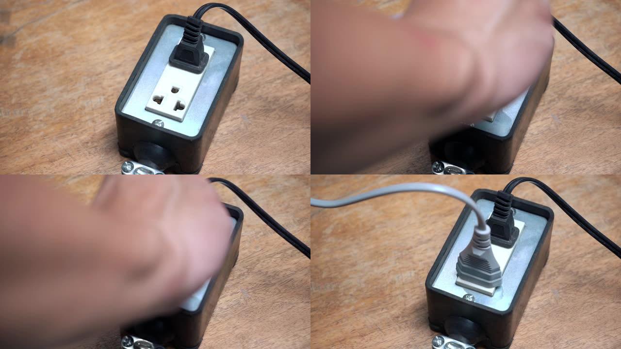 手动插入桌子上的电源插头适配器