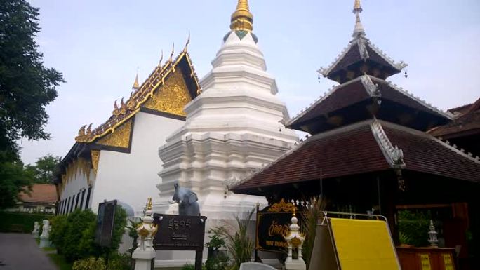 泰国清迈Wat duang dee寺的雕像