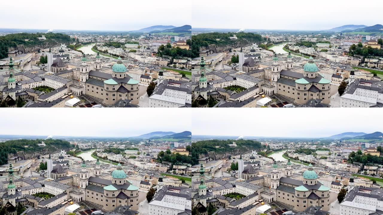 奥地利萨尔茨堡市的市中心，在多云多雾的索默日，从霍恩萨斯堡堡垒2018年8月俯视图。