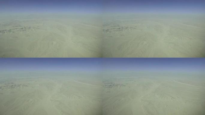 鸟瞰图，飞越西奈沙漠。摄像机在沙漠上空向前移动。埃及