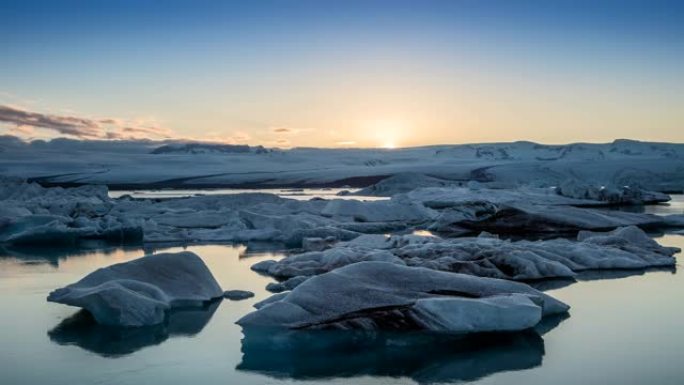 冰岛，Jokulsarlon泻湖，美丽的寒冷景观4k冰岛冰川泻湖湾的延时。4K Timelaspe