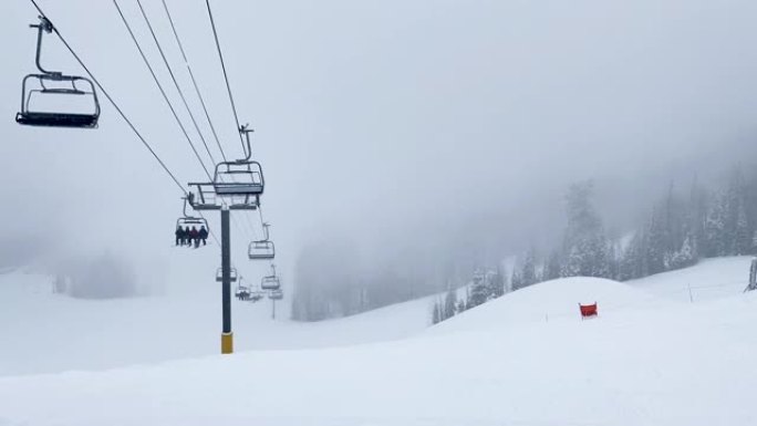 美国科罗拉多州的恶劣天气滑雪