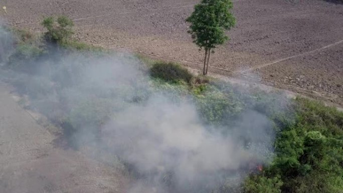 空中射击。燃烧秸秆和甘蔗为农业做准备。