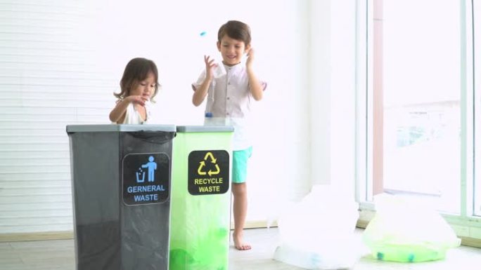 高加索可爱的兄弟姐妹学习分离回收废物，如透明塑料瓶和什么是可回收垃圾箱的象征。家庭生活中儿童的概念，