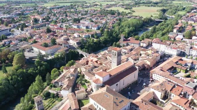 意大利Cividale del Friuli镇的中心与圣玛丽亚·阿桑塔大教堂