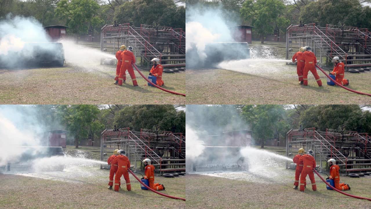 消防员在野外使用灭火泡沫