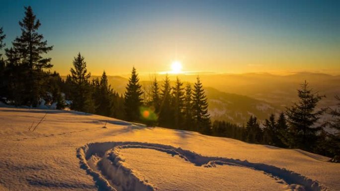 心在雪上，日落冬山
