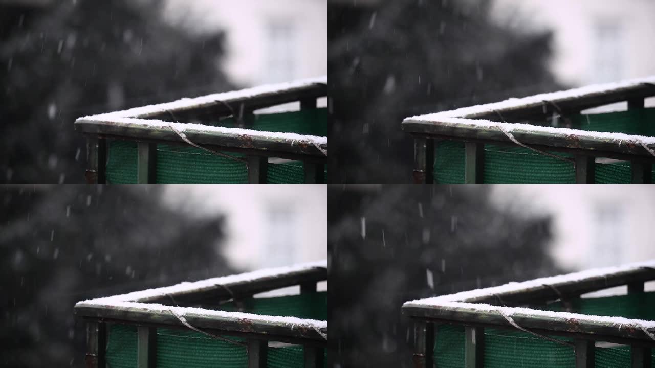 栏杆上的实际降雪