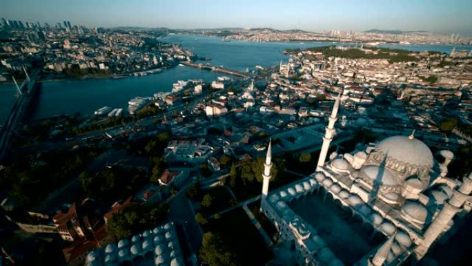 伊斯坦布尔历史半岛-苏莱曼清真寺的超广角无人机拍摄