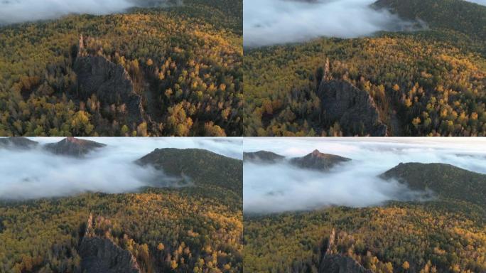 西伯利亚针叶林克拉斯诺亚尔斯克国家保护区斯托尔比的雾中岩石羽毛