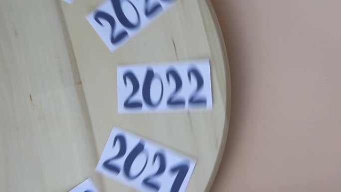 年2014年2024年在木板上旋转，2021年年，新年，时间在运转