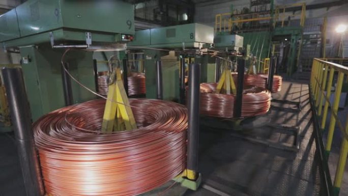 特写。电缆电线生产和工厂机器。现代电缆厂。电缆的生产