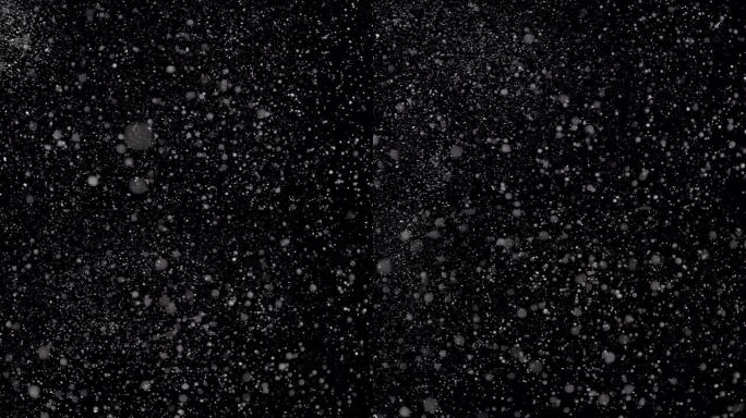 黑色背景上飘落的雪花