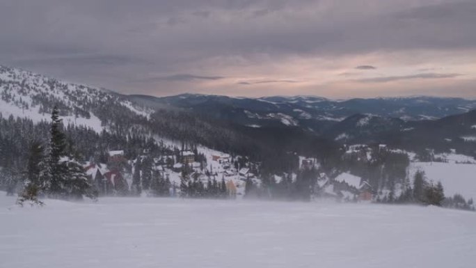 高山早晨，滑雪胜地德拉戈布拉特，喀尔巴阡山脉，乌克兰