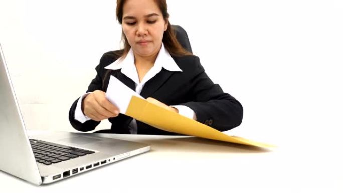 商业女性签署文件服务业签字批准