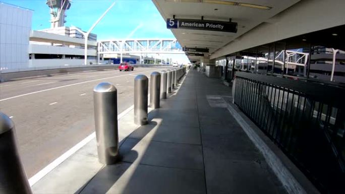 洛杉矶国际机场在大流行期间空无一人
