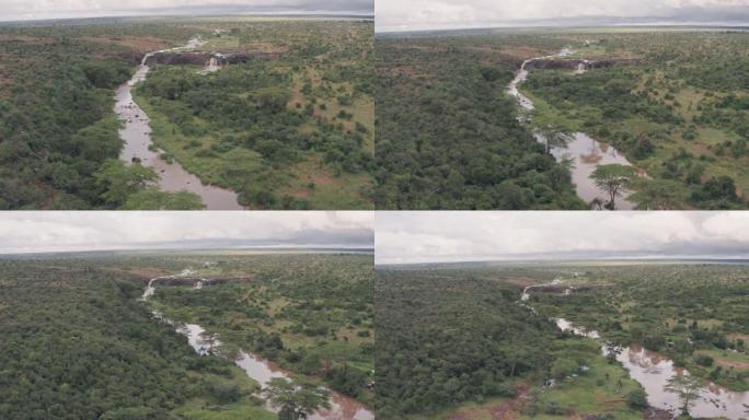 肯尼亚莱基皮亚的河流和稀树草原景观。空中无人机视图